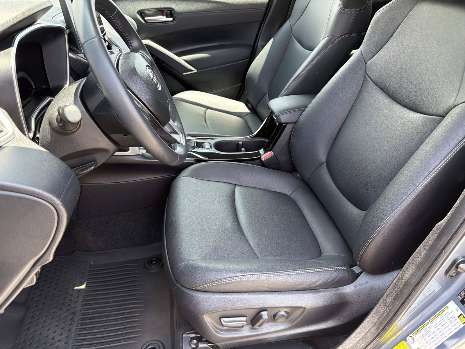 Used 2024 Toyota Corolla Cross XLE w/ Convenience Package FWD image 19