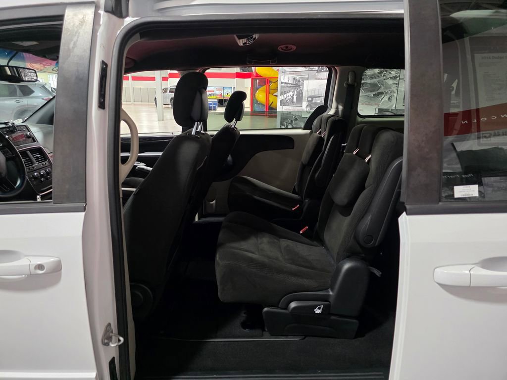 Used 2016 Dodge Grand Caravan SE FWD image 18
