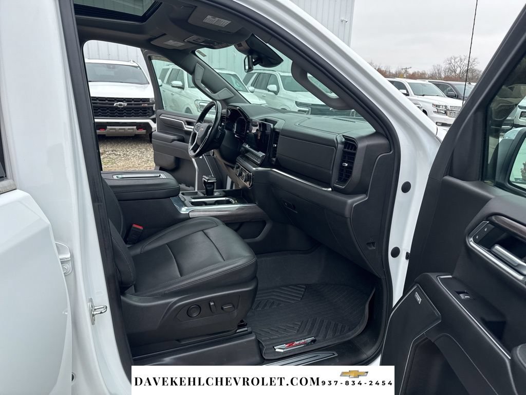 Used 2022 Chevrolet Silverado 1500 LTZ w/ LTZ Premium Package AWD/4WD image 27