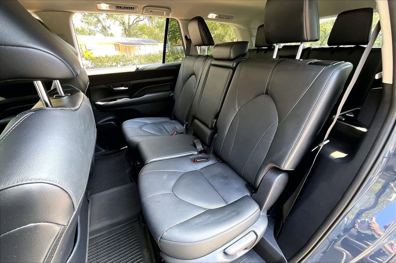 Used 2024 Toyota Grand Highlander Limited image 19