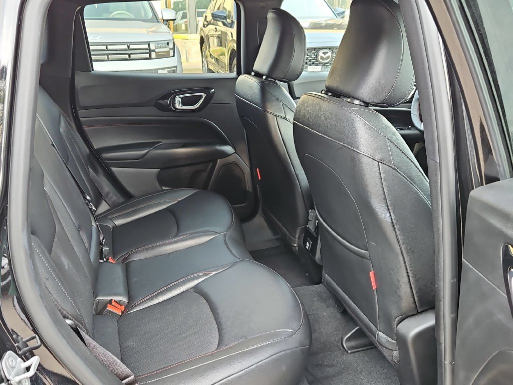 Used 2025 Jeep Compass Trailhawk AWD/4WD image 27