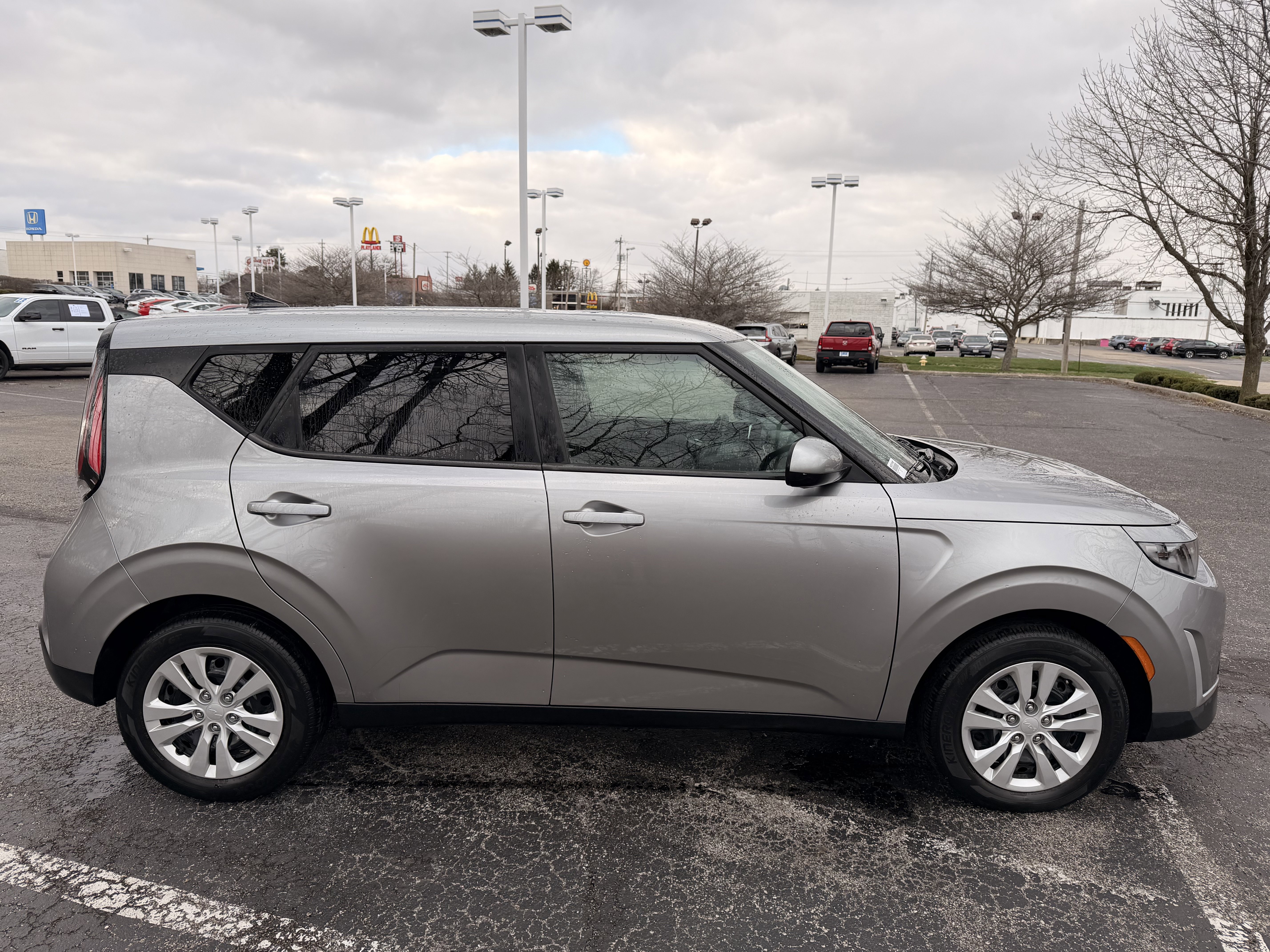 Used 2023 Kia Soul LX image 2