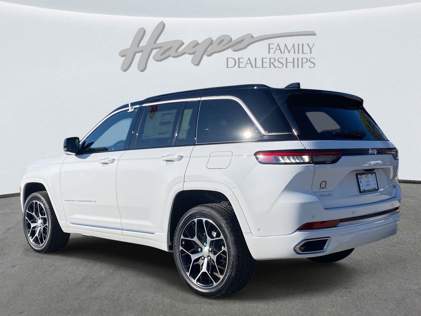 New 2025 Jeep Grand Cherokee Summit image 16
