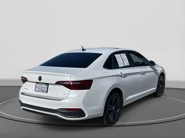 Used 2024 Volkswagen Jetta SE image 4