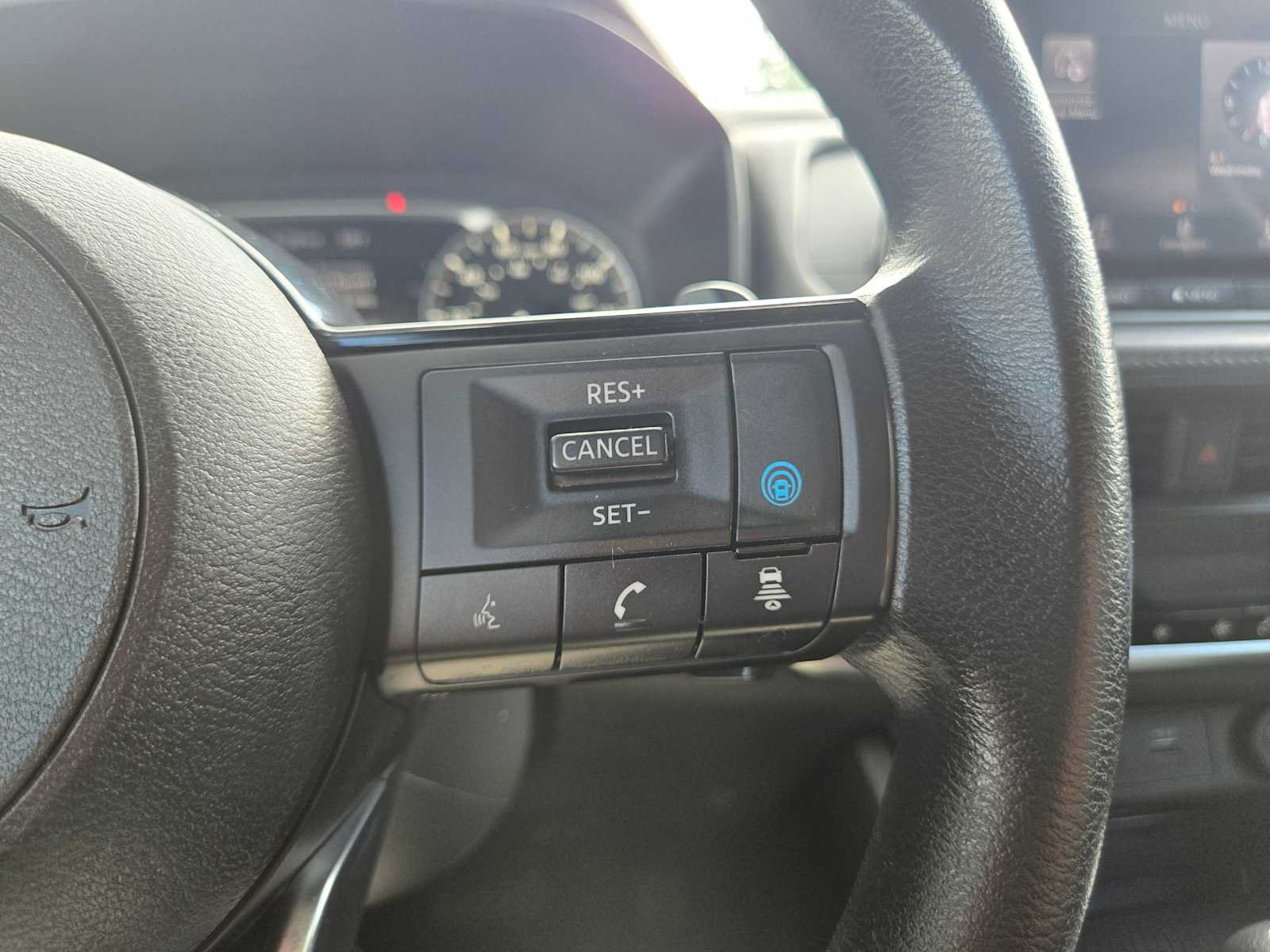 Used 2023 Nissan Rogue SV FWD image 28
