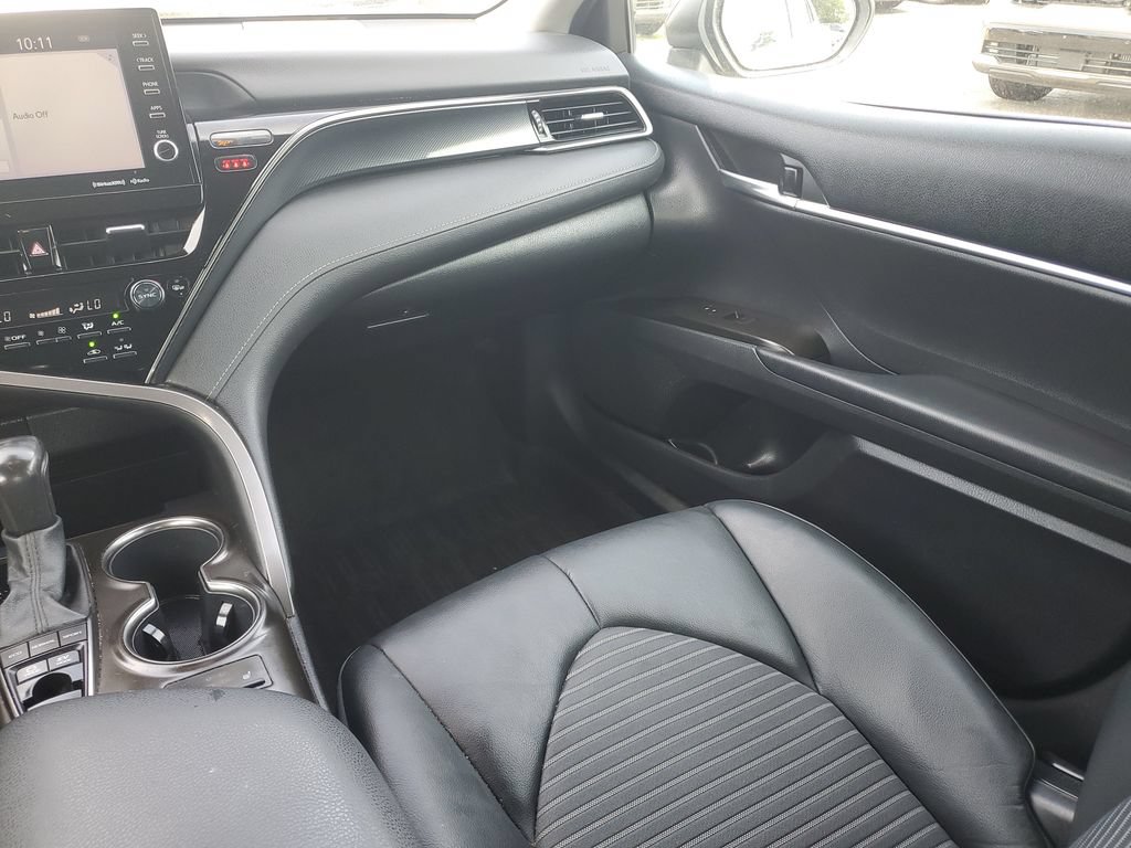 Used 2021 Toyota Camry SE w/ Cold Weather Package FWD image 22