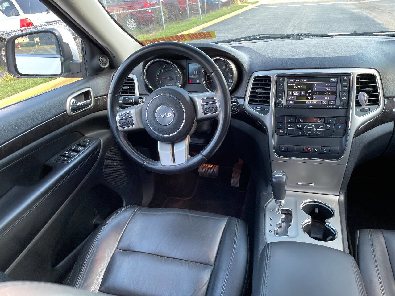 Used 2013 Jeep Grand Cherokee Laredo image 27