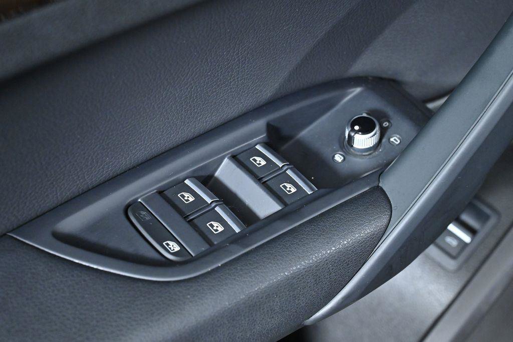 Used 2018 Audi Q5 2.0T Premium image 24