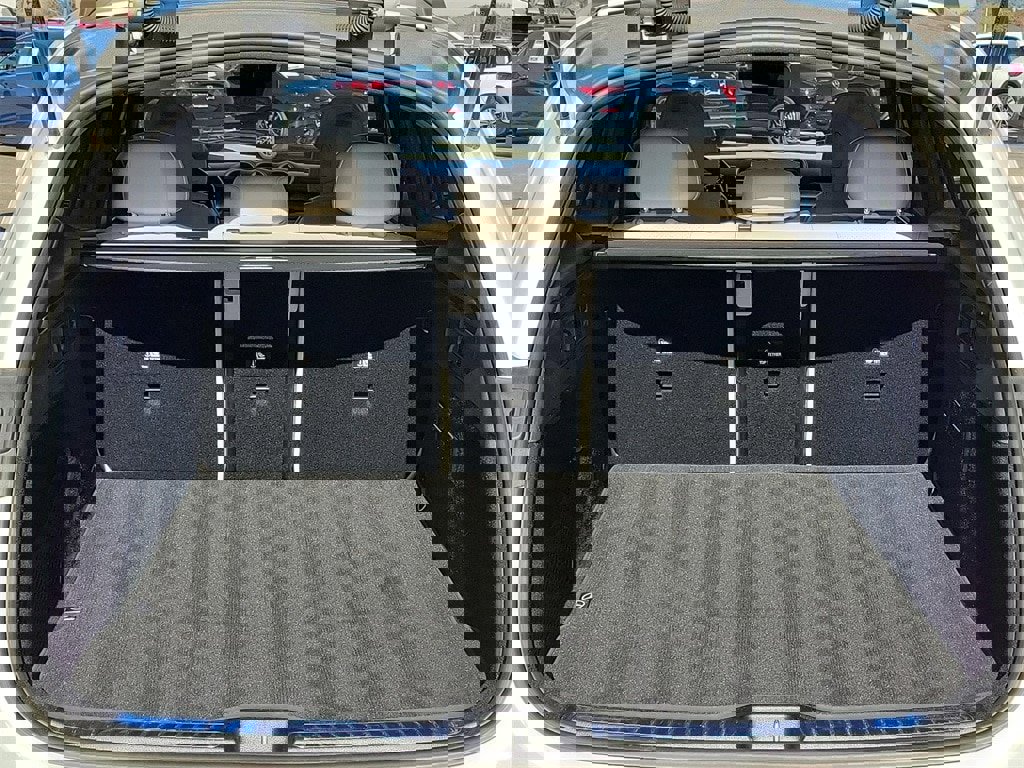 Used 2025 Mercedes-Benz GLC 300 4MATIC image 12