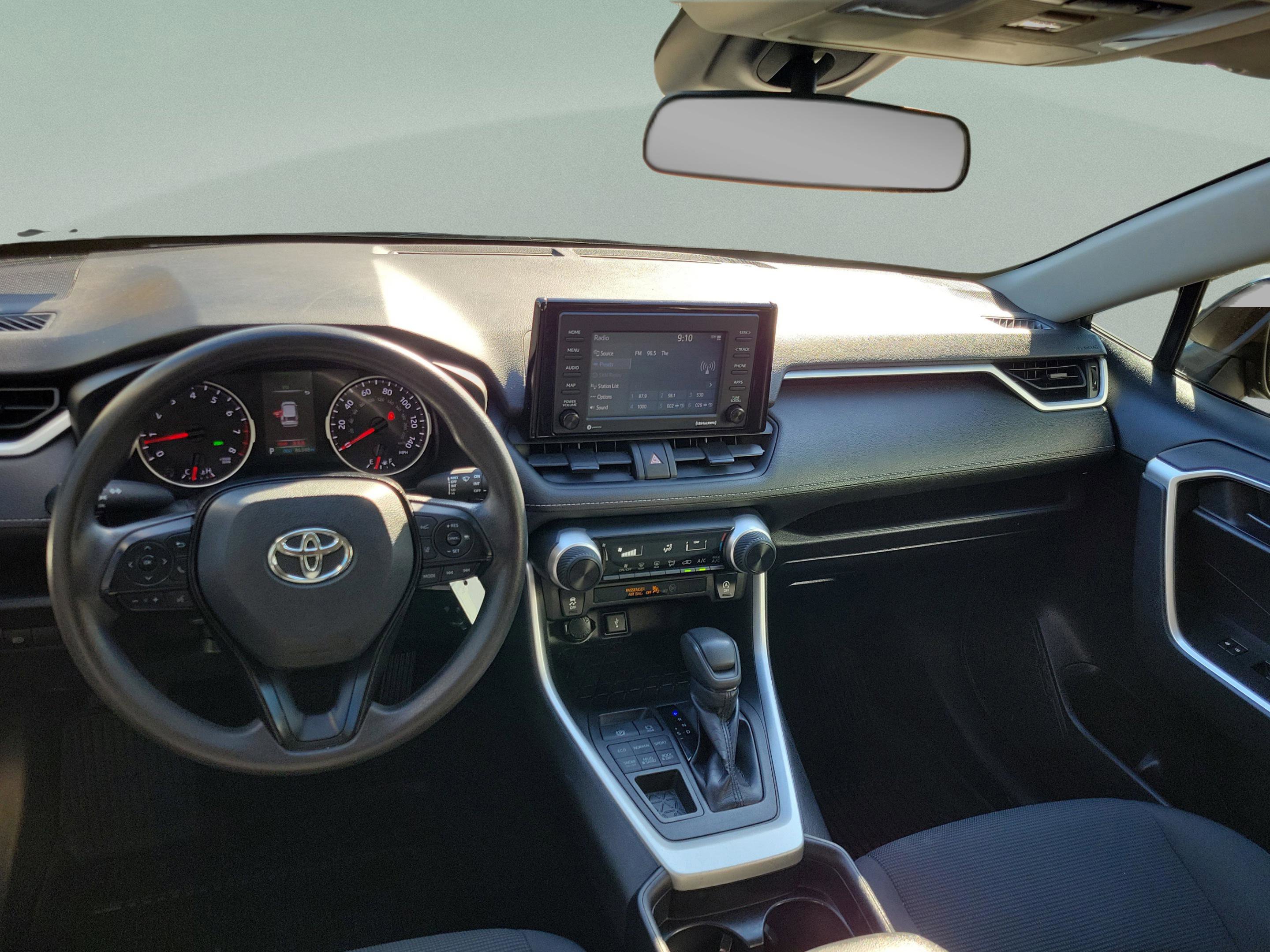 Used 2021 Toyota RAV4 LE AWD/4WD image 14