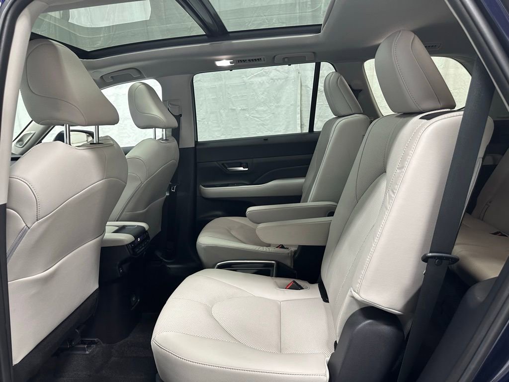 Used 2025 Toyota Grand Highlander AWD image 47