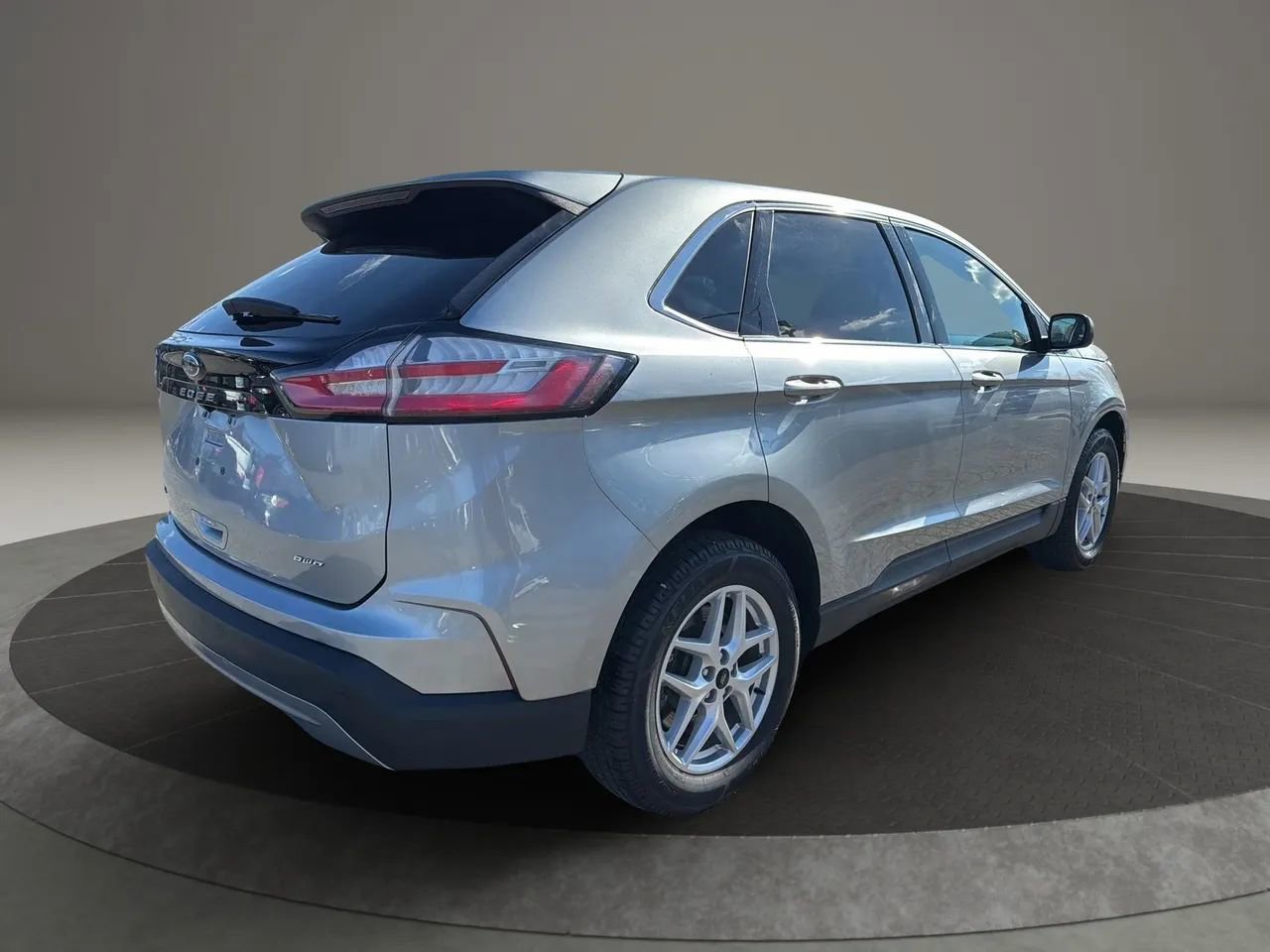 Used 2024 Ford Edge SEL image 5