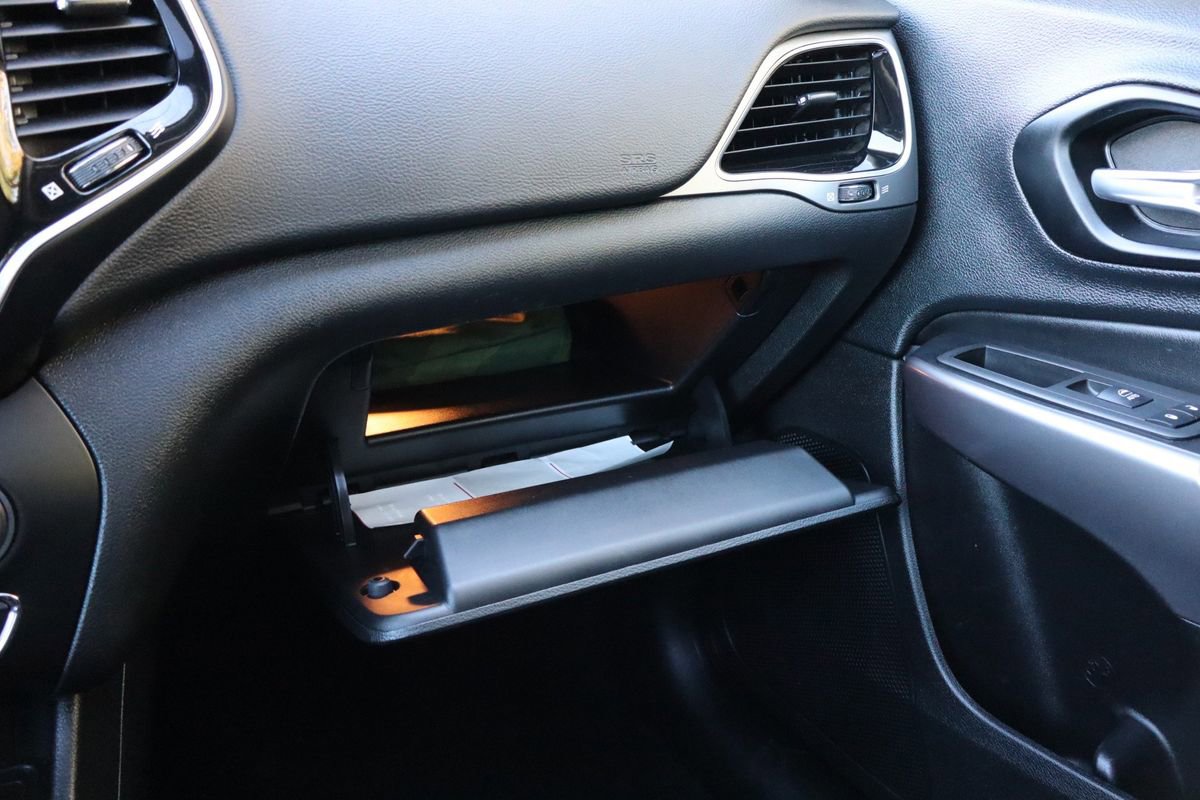 Used 2022 Jeep Cherokee Limited image 37