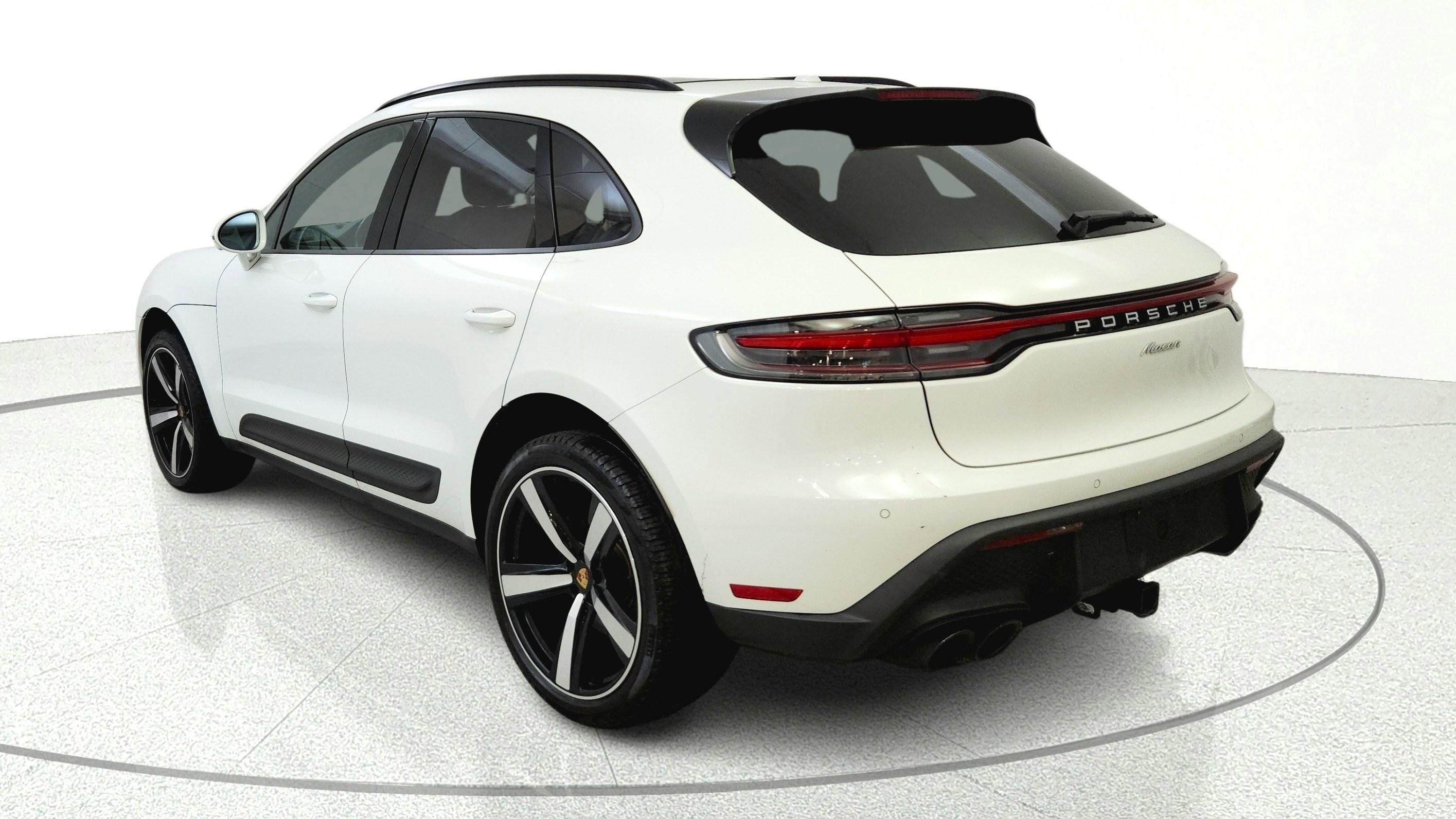 Used 2024 Porsche Macan AWD/4WD image 5