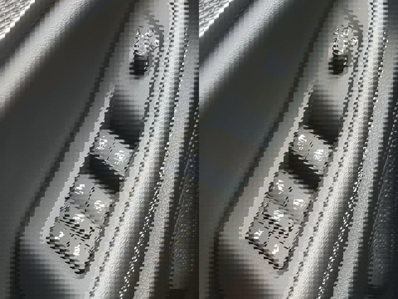 New 2025 Jeep Grand Cherokee Laredo X w/ Luxury Tech Group I image 22