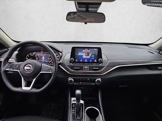 Used 2024 Nissan Altima 2.5 SV image 19
