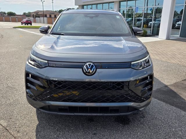 New 2026 Volkswagen Tiguan SE R-Line FWD image 2