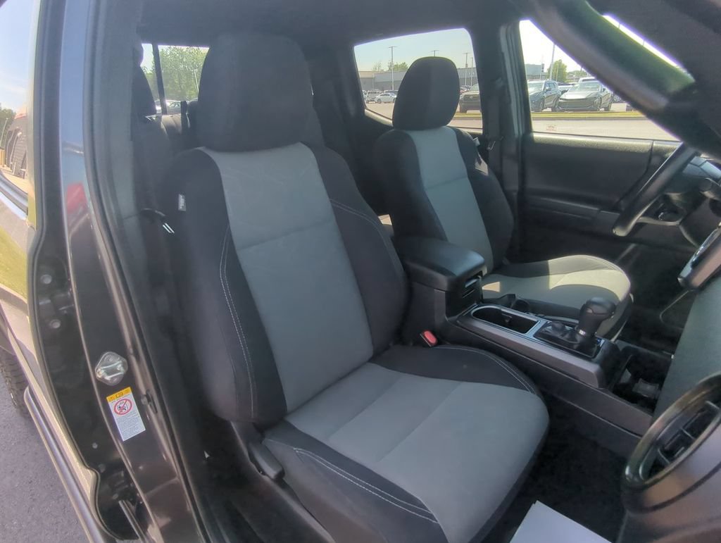 Used 2020 Toyota Tacoma TRD Off-Road AWD/4WD image 25