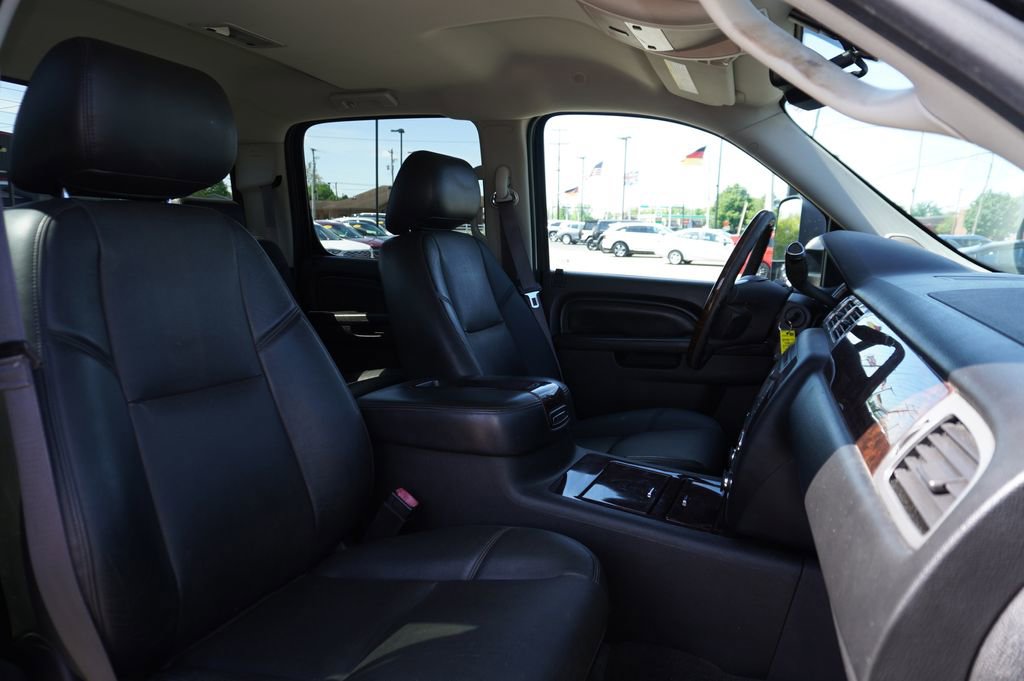 Used 2014 GMC Sierra 3500 Denali w/ Snow Plow Prep Package AWD/4WD image 30