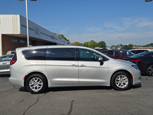 Used 2022 Chrysler Voyager LX FWD video 2