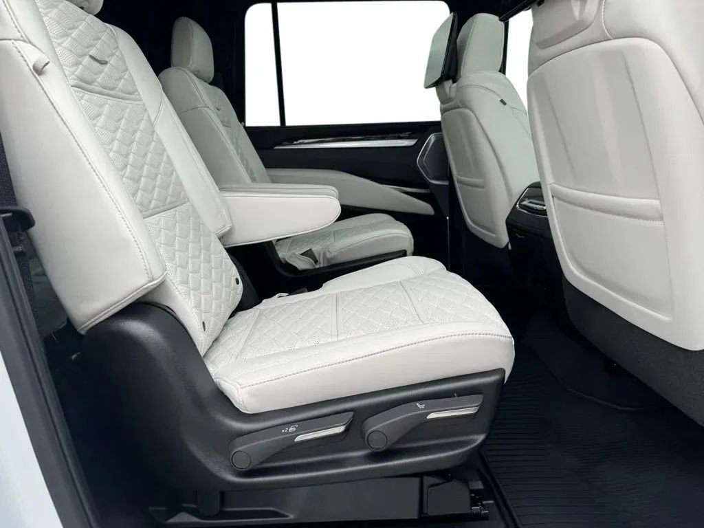 New 2026 Cadillac Escalade ESV Platinum Sport w/ LPO, ONYX Package image 17