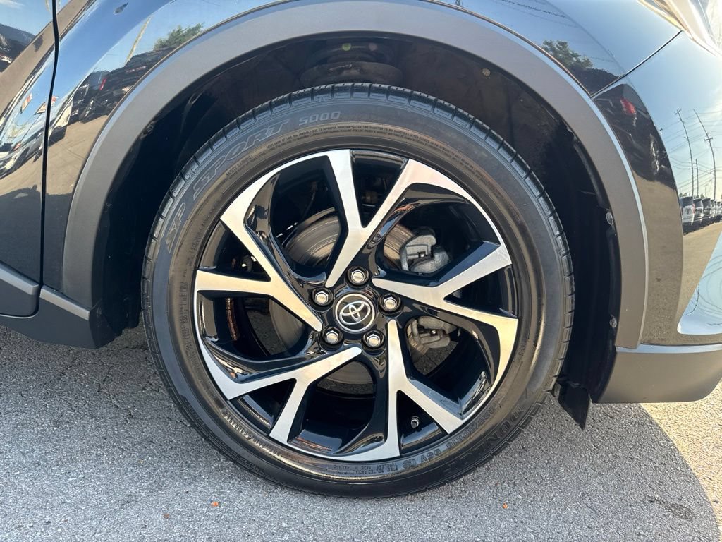 Used 2018 Toyota C-HR XLE FWD image 27