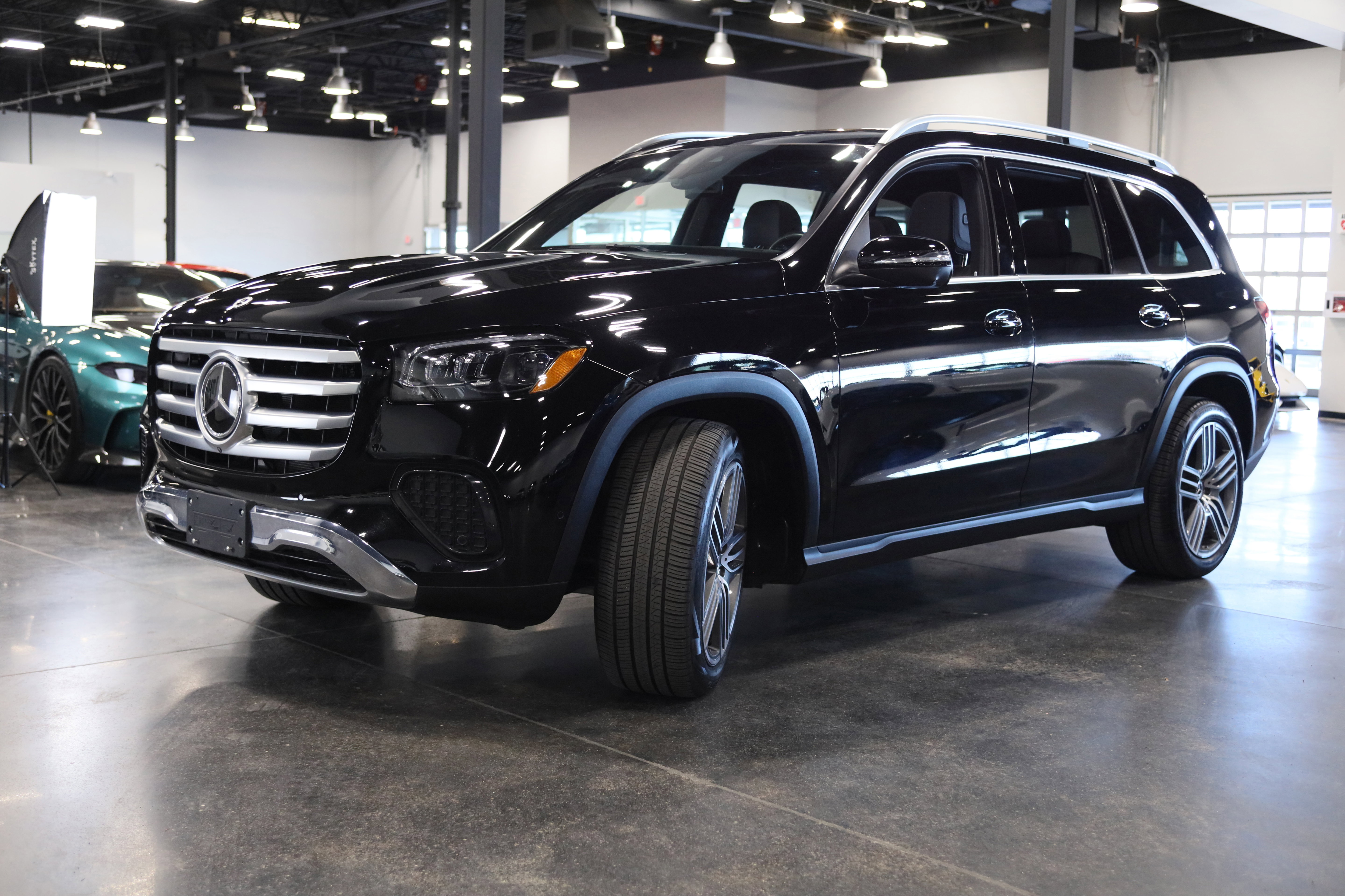 Used 2024 Mercedes-Benz GLS 450 4MATIC image 3