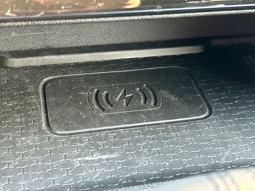 Used 2024 Jaguar F-PACE R-Dynamic S image 34