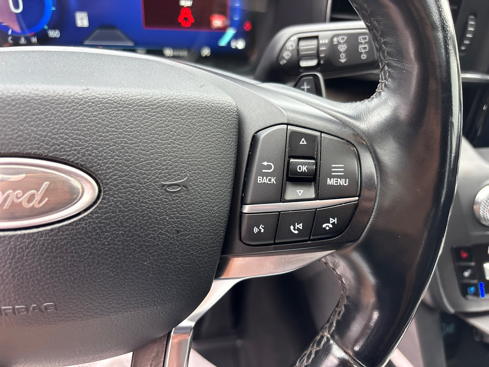 Used 2020 Ford Explorer Platinum w/ Premium Technology Package AWD/4WD image 18
