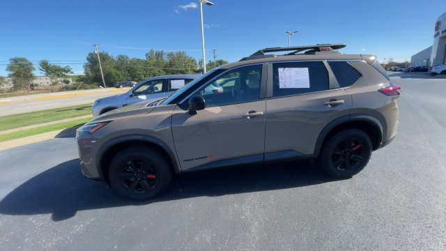 Used 2025 Nissan Rogue SV AWD/4WD image 7