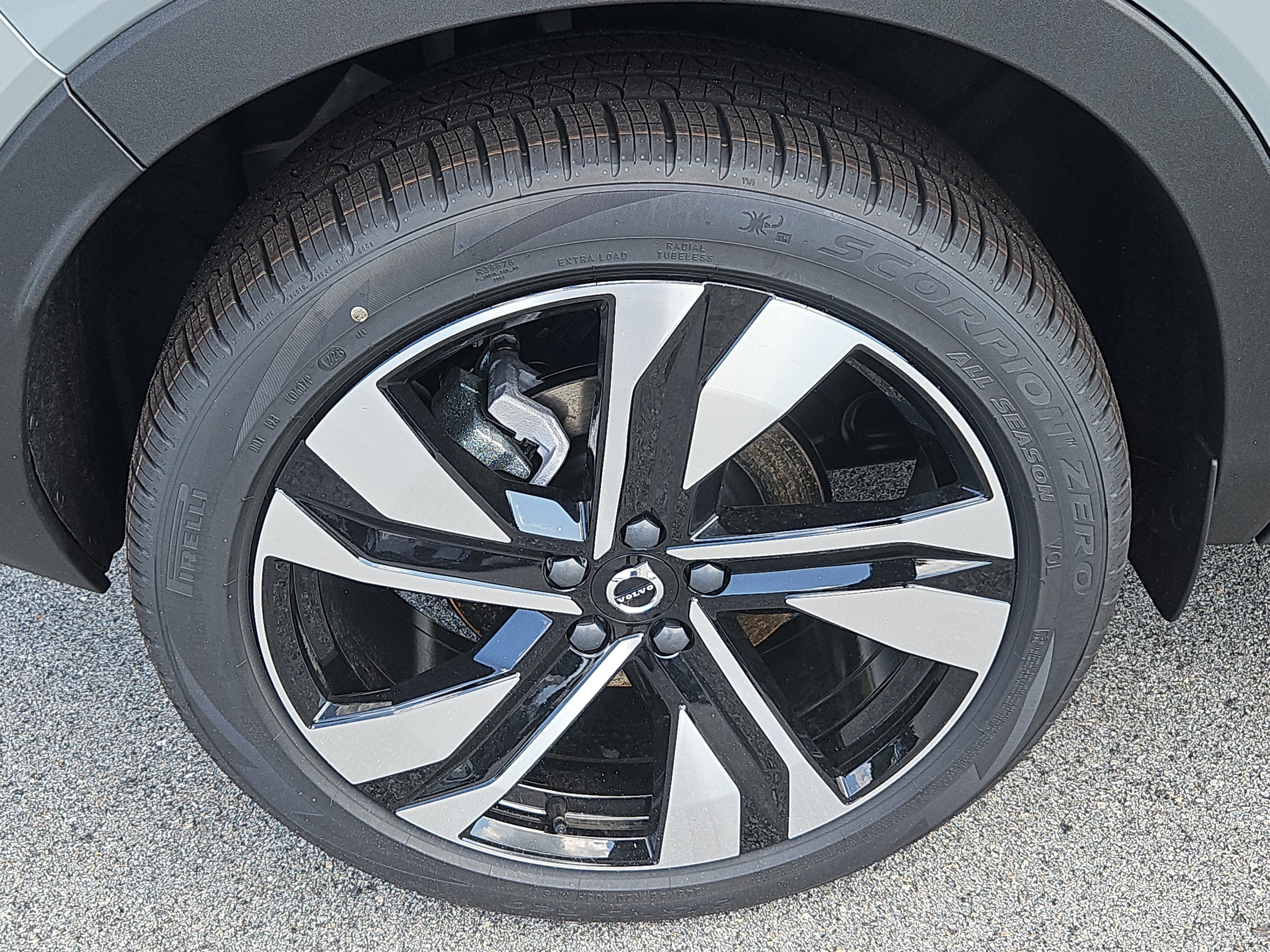 New 2026 Volvo XC40 B5 Ultra w/ Protection Package Premier AWD/4WD image 19