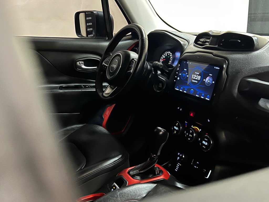 Used 2017 Jeep Renegade Trailhawk w/ Premium Trailhawk Package AWD/4WD image 19