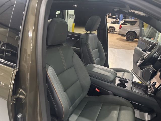 Used 2024 GMC Acadia AT4 w/ Luxury Package AWD/4WD image 35