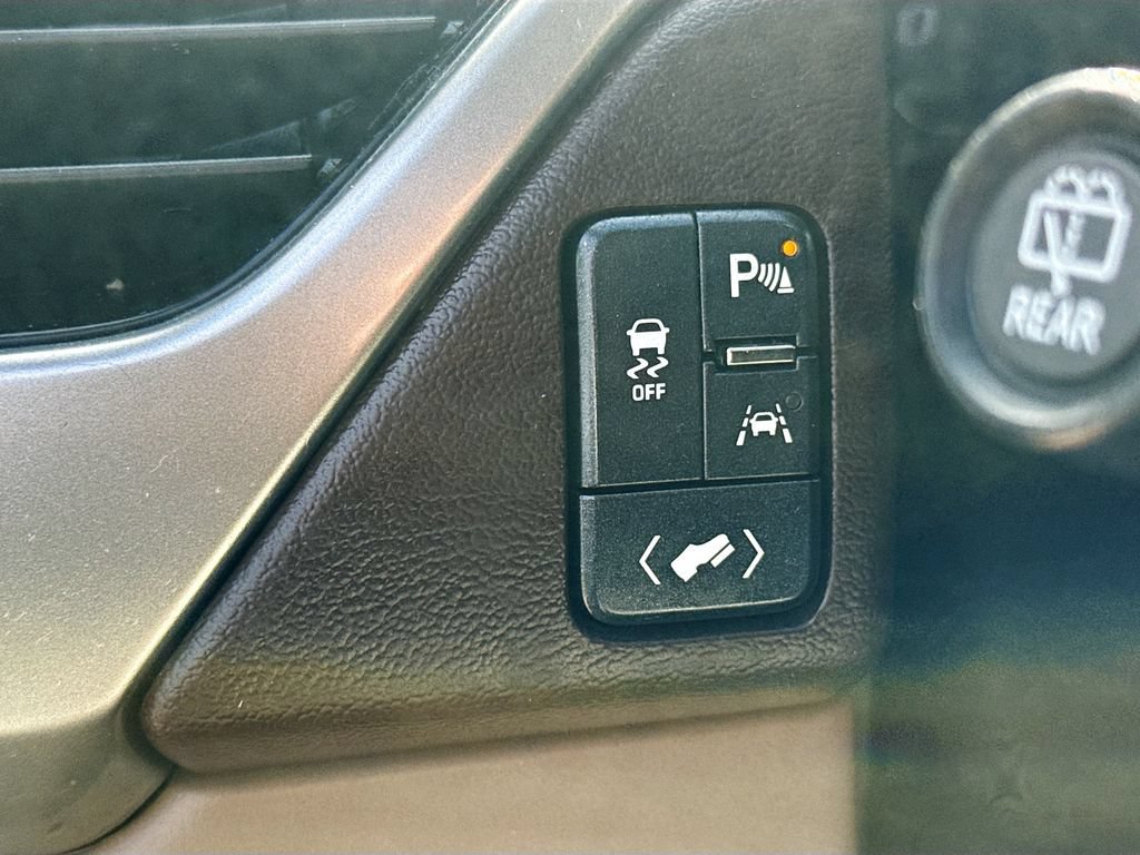 Used 2020 Chevrolet Suburban Premier RWD image 11