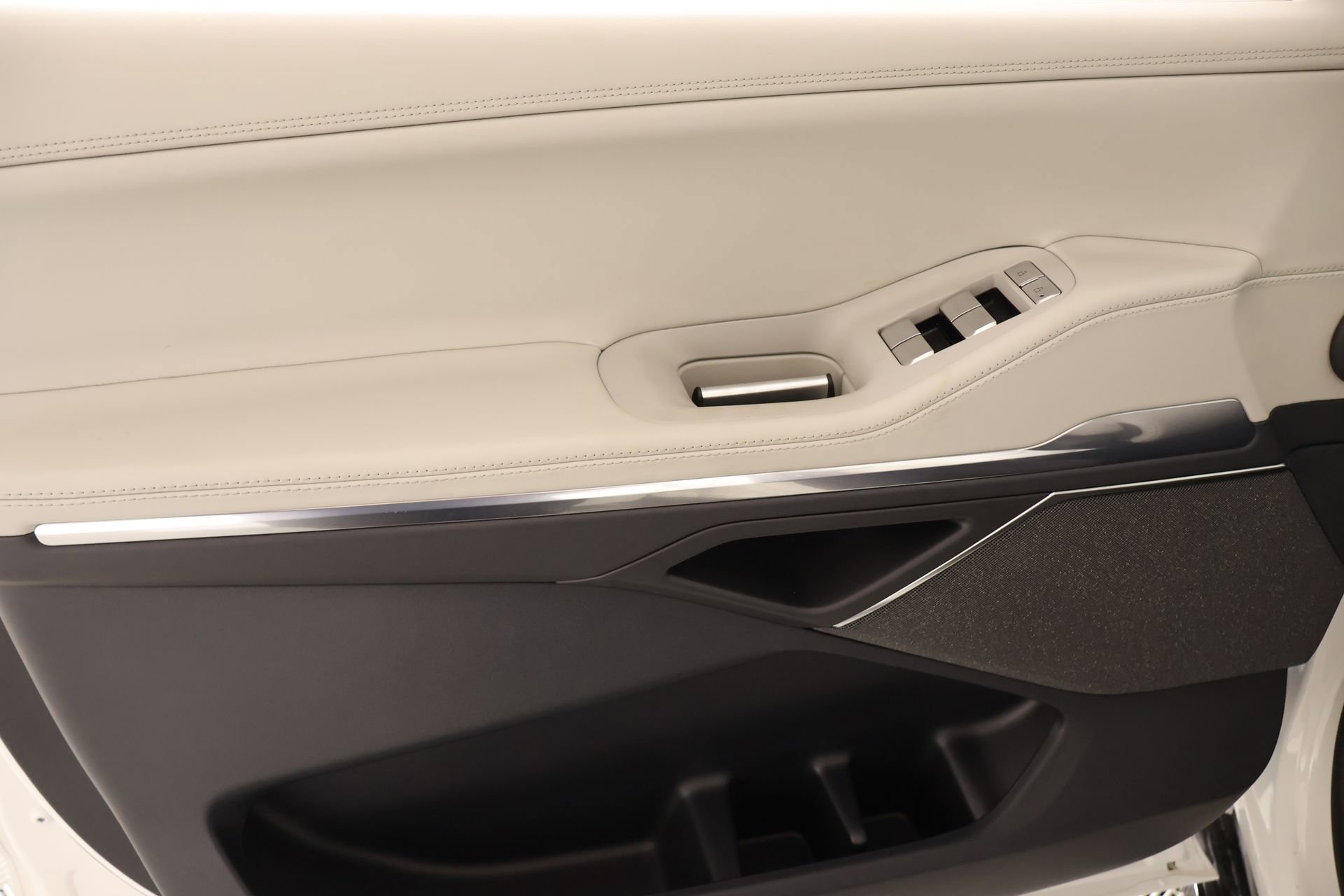 New 2026 Lincoln Navigator Reserve w/ Jet Appearance Package image 18