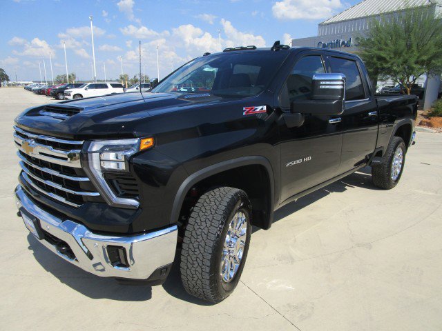New 2026 Chevrolet Silverado 2500 LTZ w/ LTZ Plus Package AWD/4WD image 3