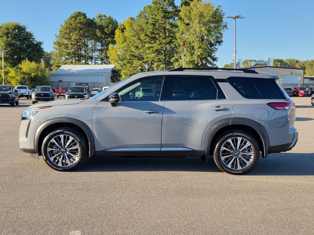 New 2026 Nissan Pathfinder Platinum FWD image 2