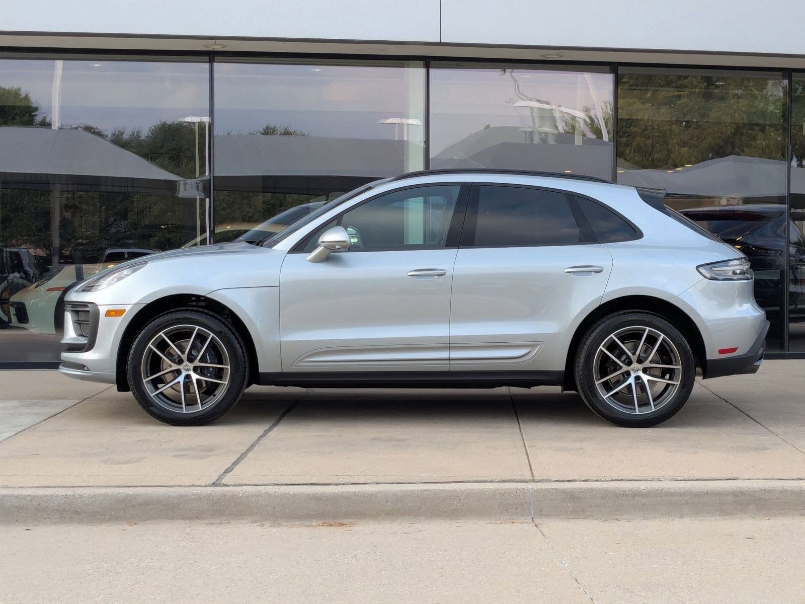 Certified 2026 Porsche Macan AWD/4WD image 2