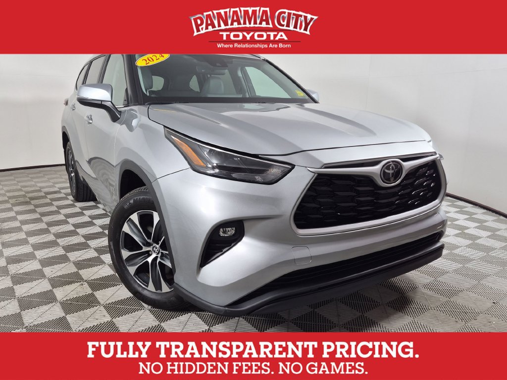 Used 2024 Toyota Highlander XLE FWD image 1