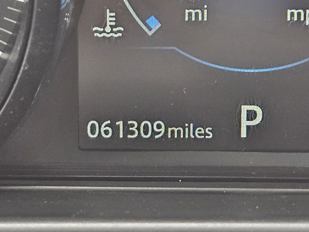 Used 2020 Jaguar XF Premium image 32