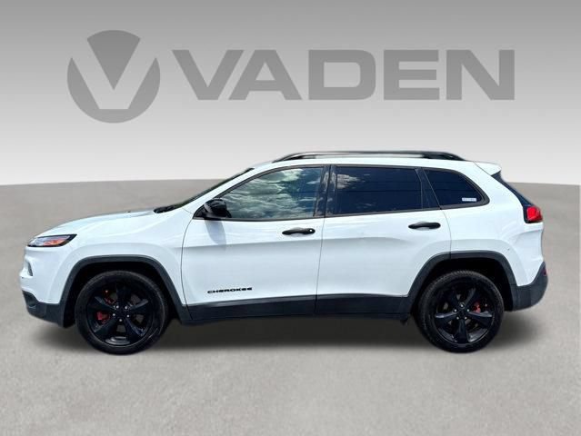 Used 2018 Jeep Cherokee Latitude w/ Altitude Package FWD image 11
