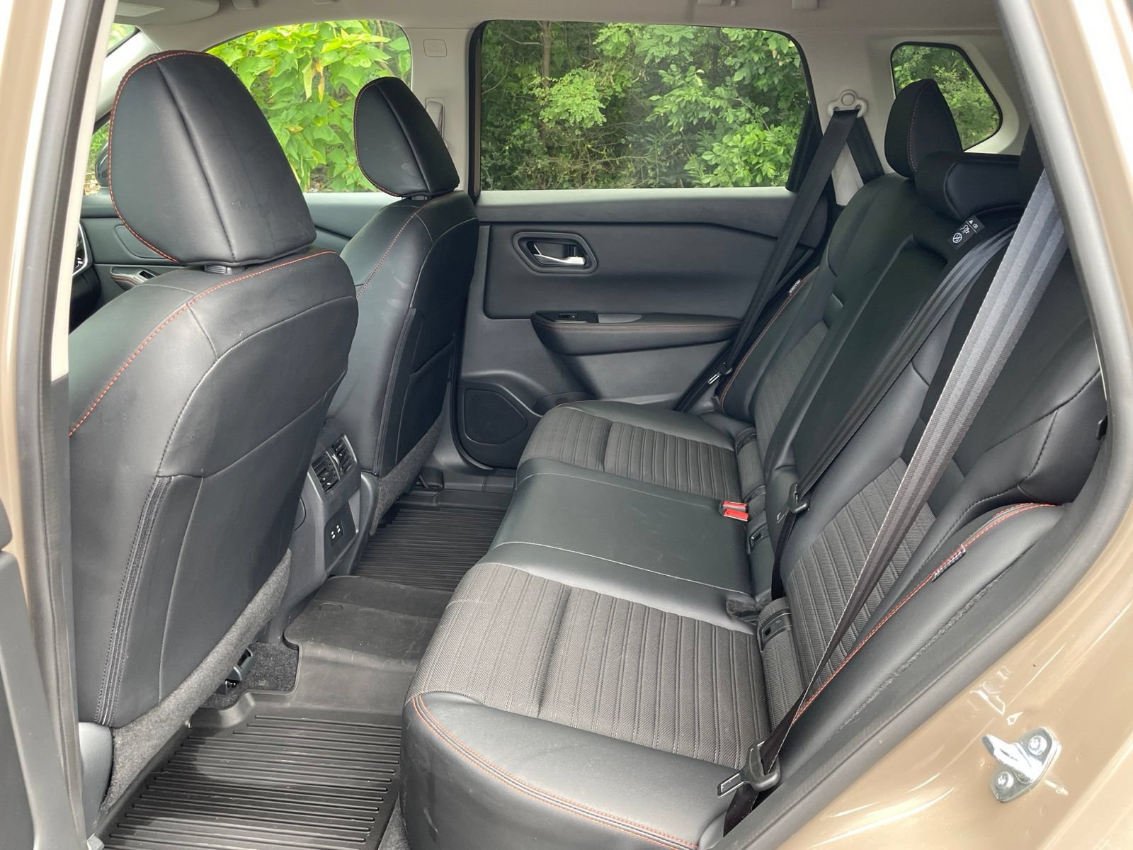Used 2025 Nissan Rogue SV AWD/4WD image 35