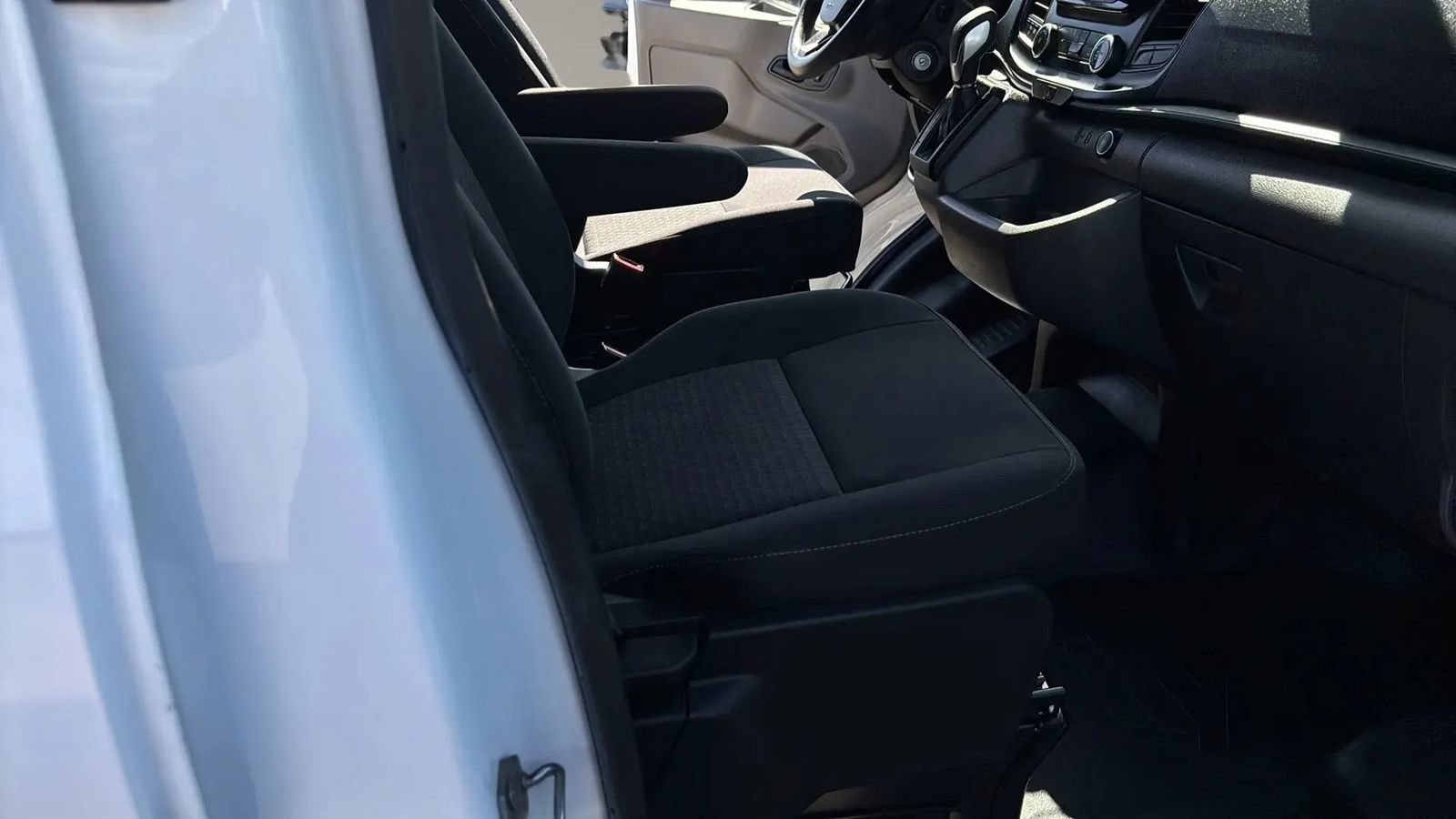Used 2020 Ford Transit 250 Medium Roof RWD image 21