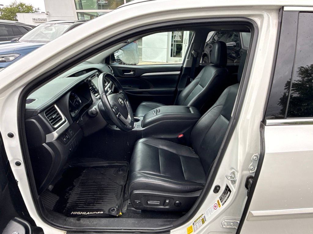 Used 2018 Toyota Highlander XLE AWD/4WD image 11
