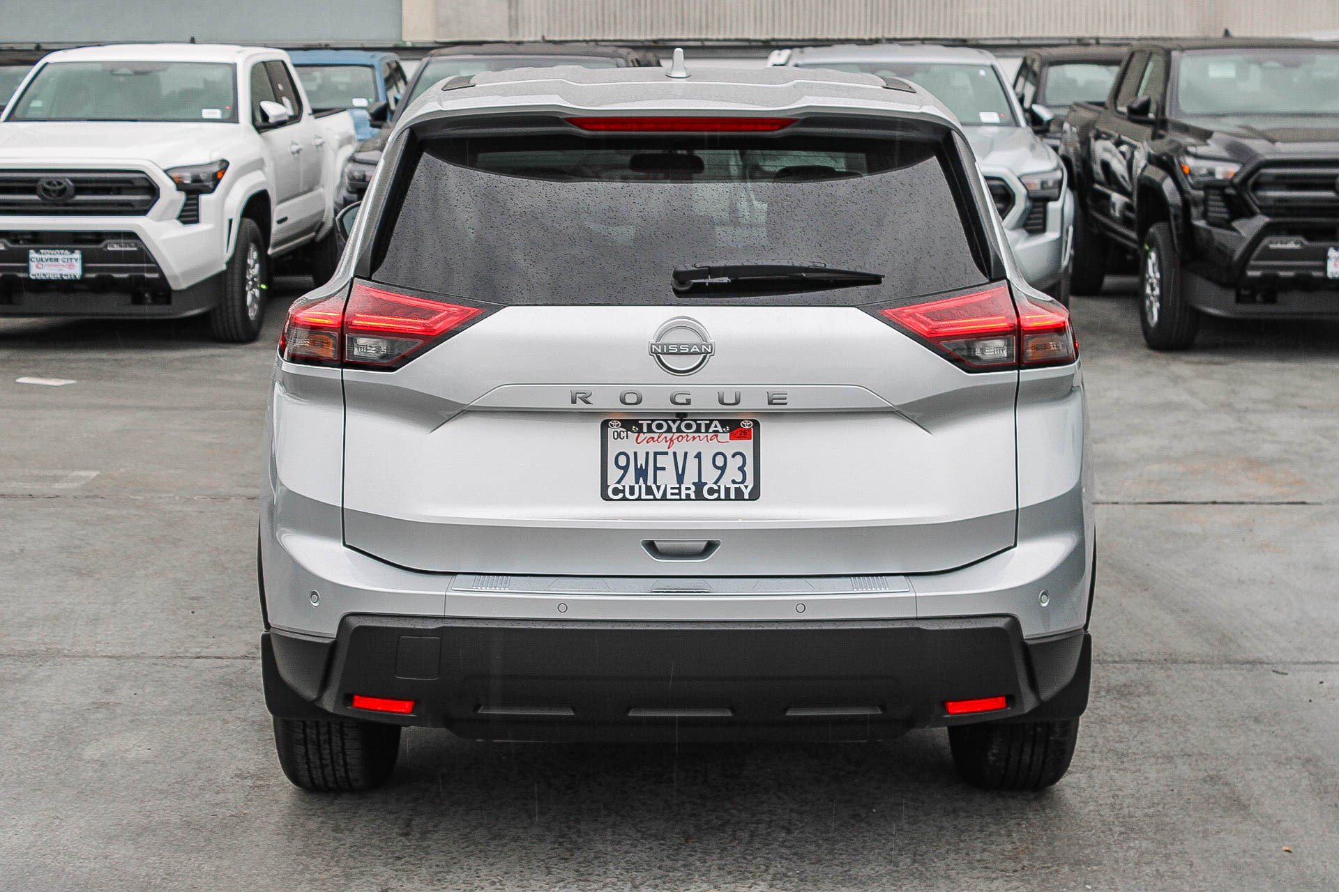 Used 2025 Nissan Rogue SV image 8