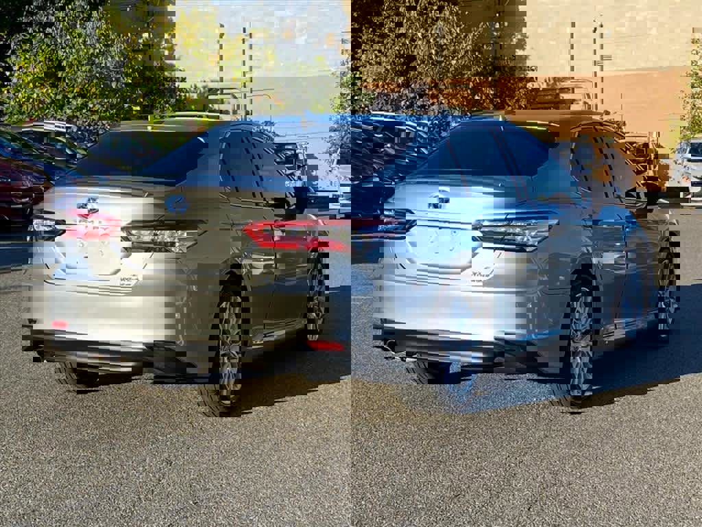 Used 2020 Toyota Camry XLE image 5