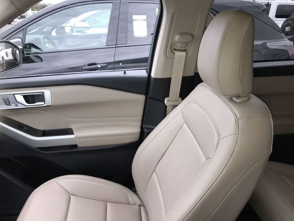 Used 2023 Ford Explorer XLT w/ Equipment Group 202A image 24