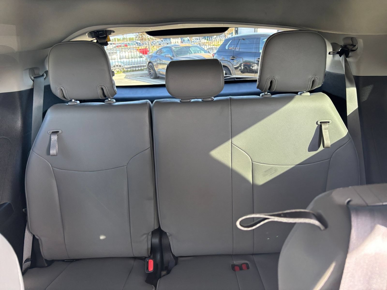 Used 2025 Toyota Sienna XLE FWD image 30