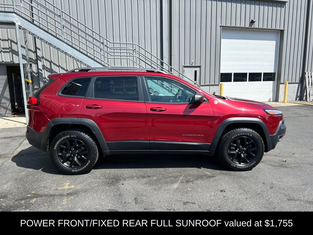 Used 2017 Jeep Cherokee Trailhawk w/ Comfort/Convenience Group AWD/4WD image 2