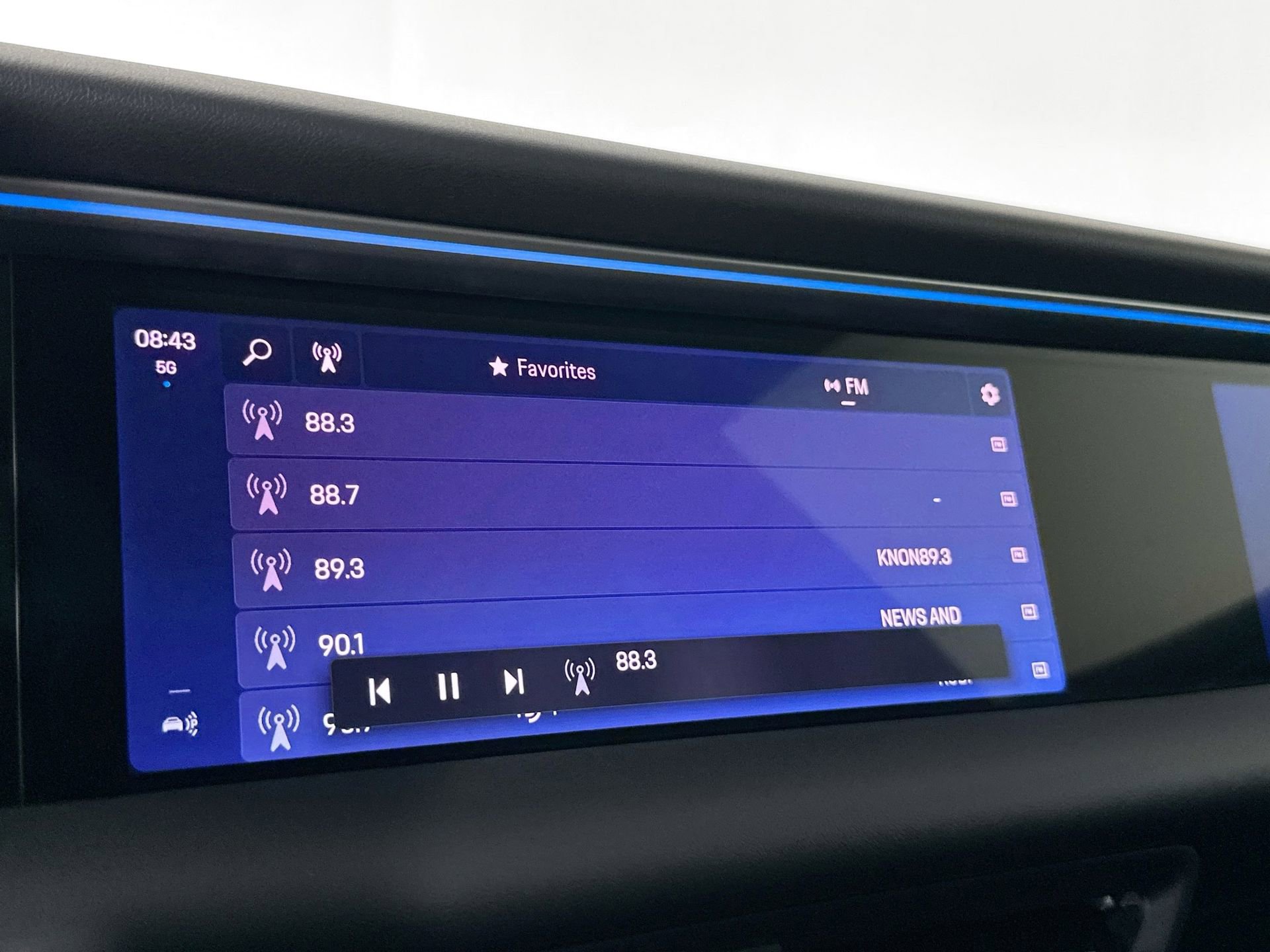 Certified 2025 Porsche Macan 4 Electric image 21